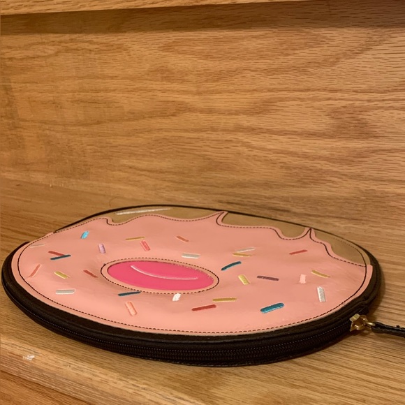 Donut Clutch - Picture 2 of 3